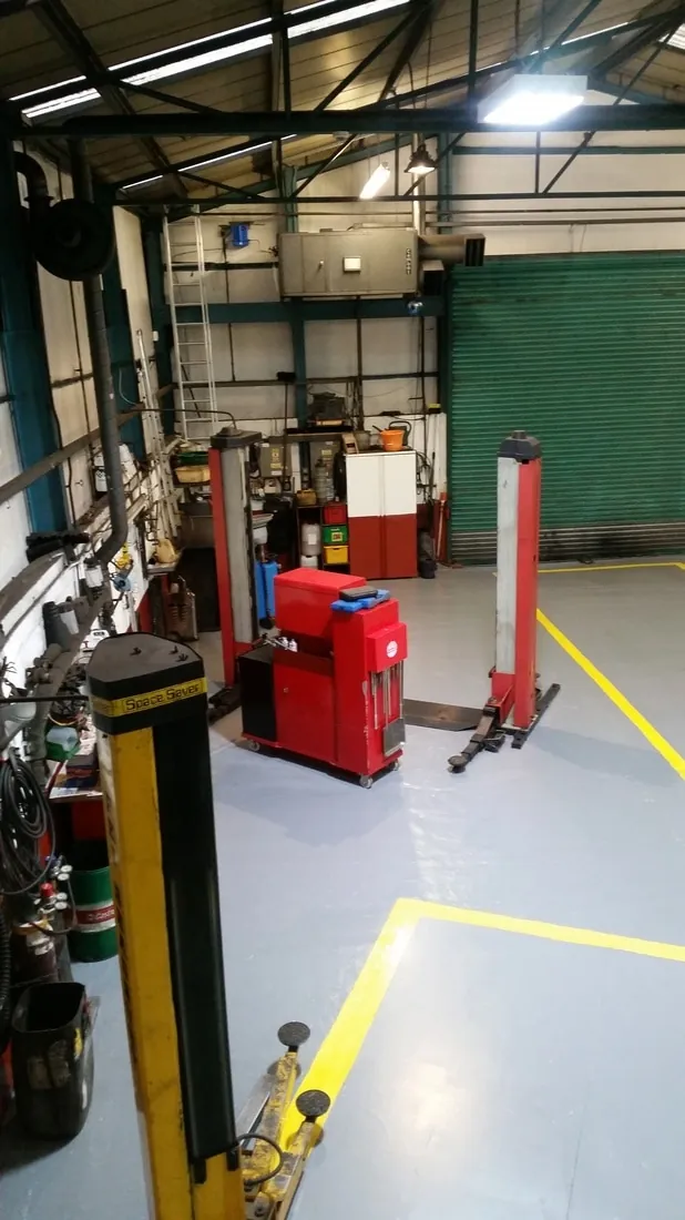Equipment and vehicle lift inside the garage